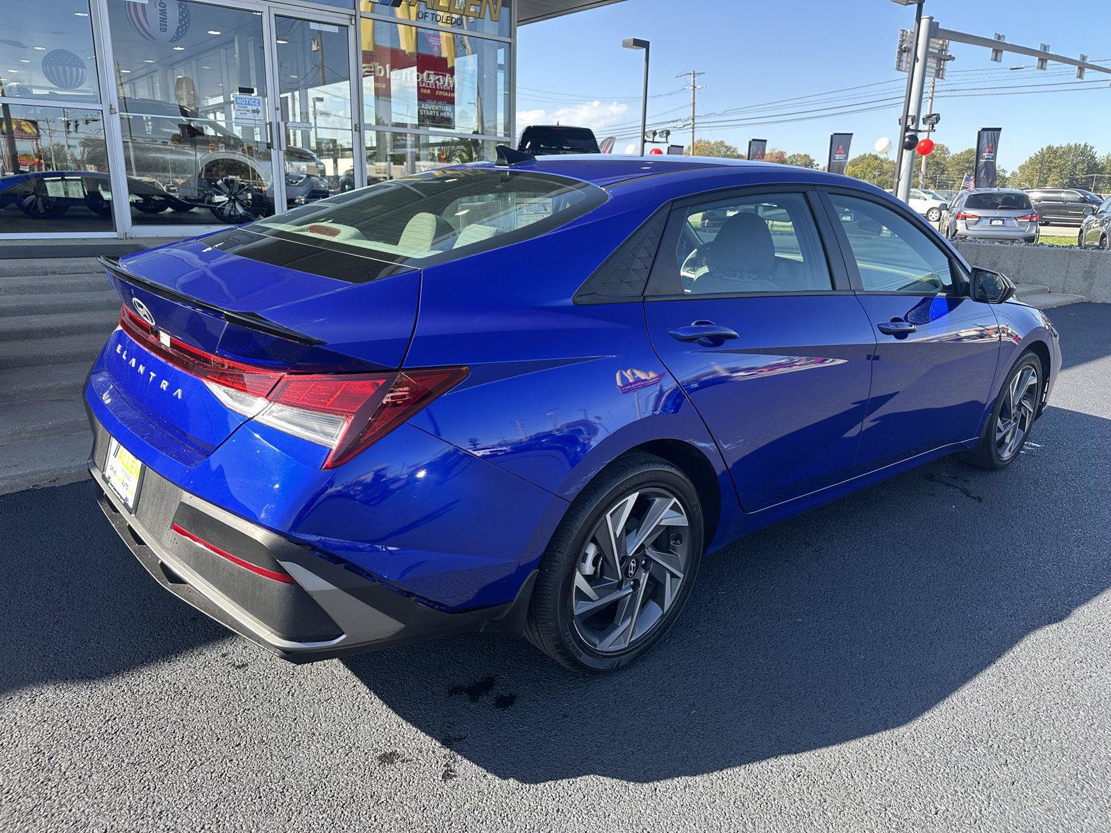Used 2025 Hyundai Elantra Sport FWD image 14