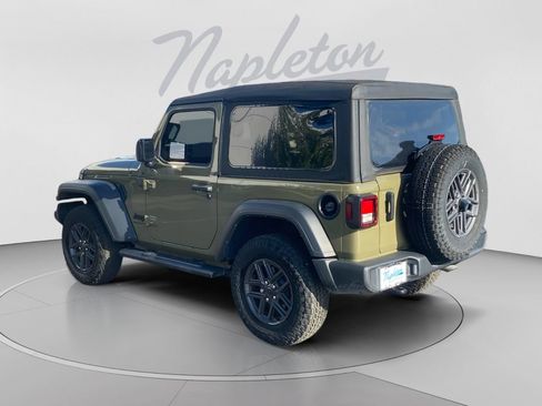 Used 2025 Jeep Wrangler Sport AWD/4WD image 3
