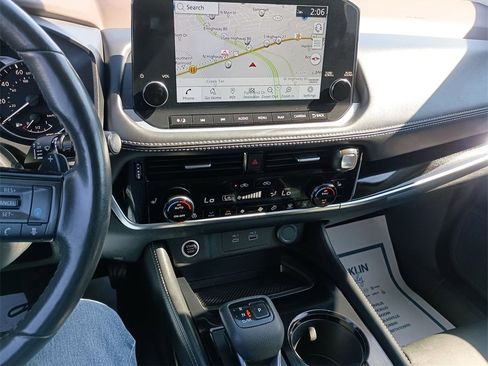 Used 2023 Nissan Rogue SL w/ SL Premium Package image 24