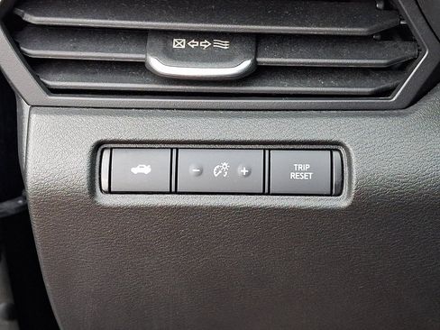 Used 2024 Nissan Altima 2.5 SV FWD image 25