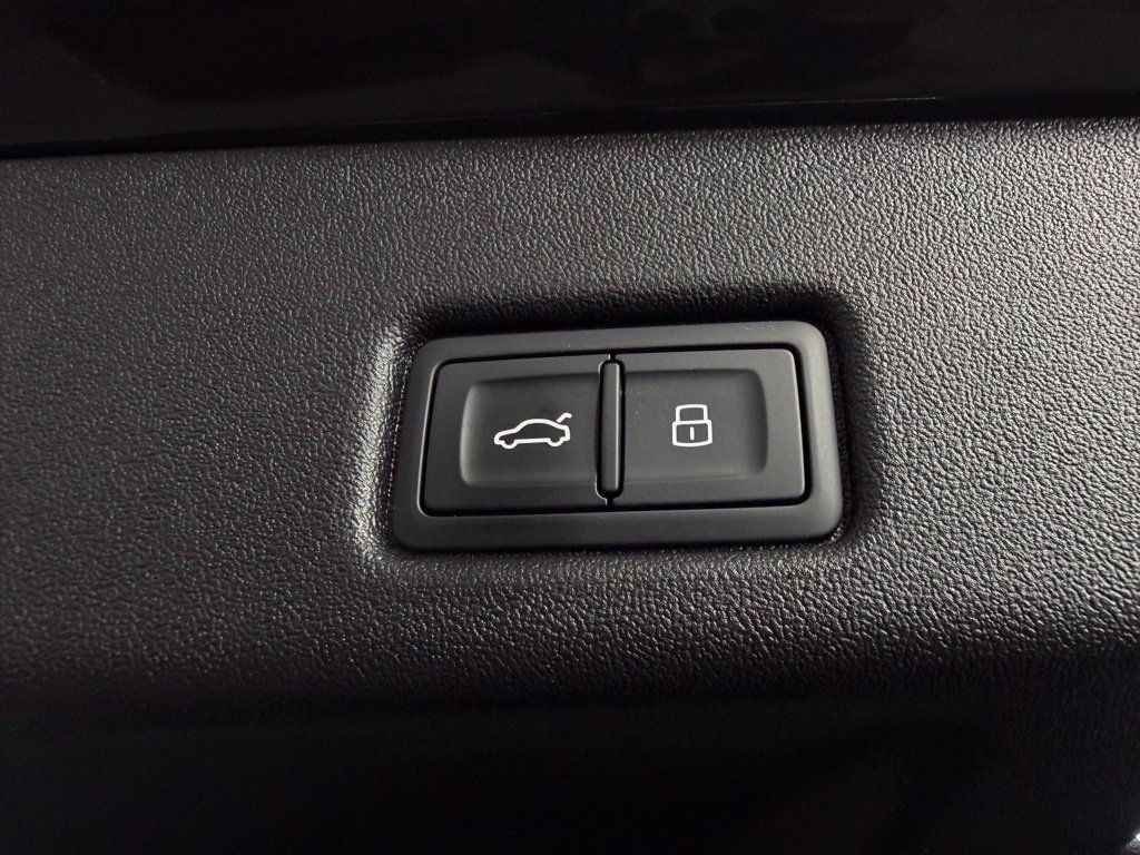 Used 2025 Audi Q5 Premium Plus AWD/4WD image 31