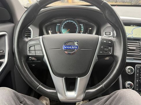 Used 2015 Volvo XC60 T6 w/ Proximity Package AWD/4WD image 38