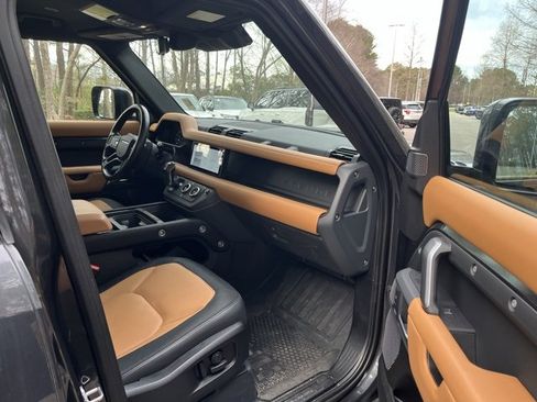 Certified 2023 Land Rover Defender 110 X-Dynamic SE image 10