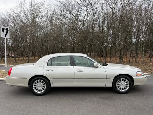 Used 2006 Lincoln Town Car Signature image 8