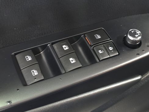 Used 2019 Toyota Highlander SE AWD/4WD image 25