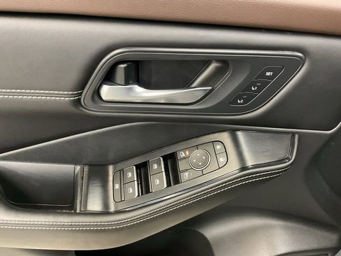 Used 2023 Nissan Rogue SL w/ SL Premium Package image 12