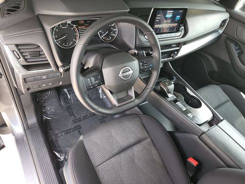 Used 2026 Nissan Rogue SV FWD image 12