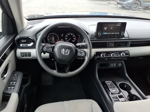 Certified 2023 Honda Pilot LX image 7