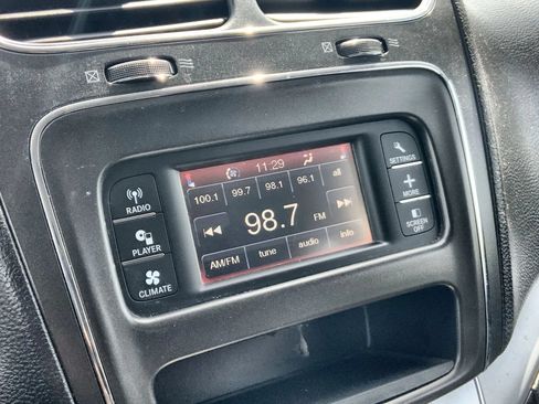 Used 2018 Dodge Journey SE FWD image 4