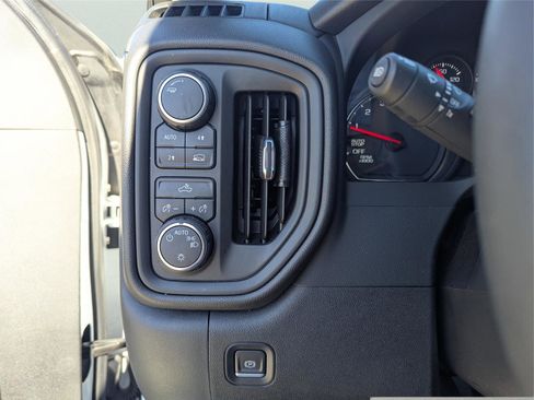 Used 2022 Chevrolet Silverado 1500 Custom image 23