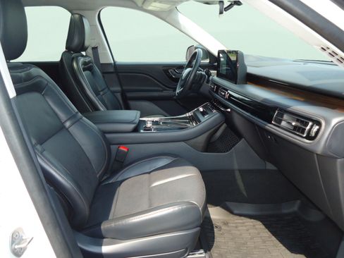 Certified 2025 Lincoln Aviator Reserve w/ Jet Appearance Package AWD/4WD image 26