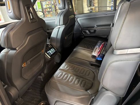 Used 2023 Rivian R1S Adventure AWD/4WD image 8