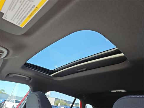 New 2026 Chevrolet Trax RS w/ Sunroof Package image 10