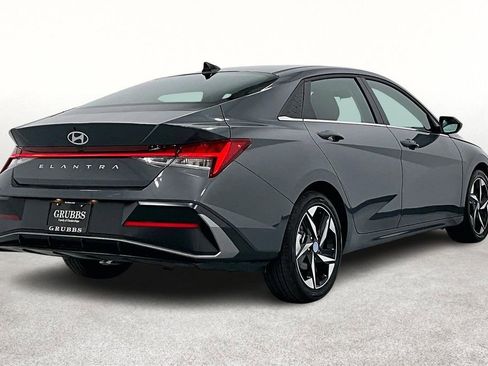 Certified 2025 Hyundai Elantra SEL FWD image 2