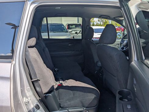 Used 2022 Honda Pilot Sport image 11