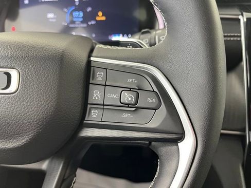 Used 2023 Jeep Grand Cherokee Altitude AWD/4WD image 19