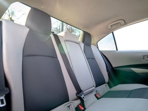 Used 2024 Toyota Corolla LE FWD image 31