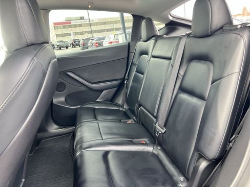 Used 2022 Tesla Model Y Long Range image 25