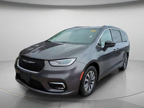 Used 2021 Chrysler Pacifica Touring-L FWD image 4