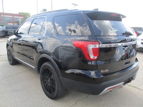 Used 2017 Ford Explorer Limited w/ Equipment Group 301A AWD/4WD image 4