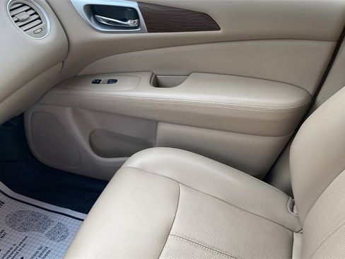 Used 2019 Nissan Pathfinder Platinum image 21