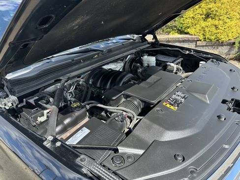 Used 2018 Chevrolet Suburban LT AWD/4WD image 13