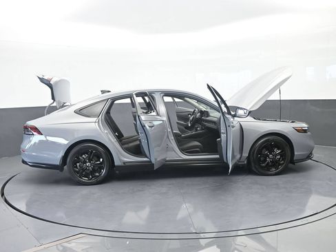 Used 2025 Honda Accord SE image 70