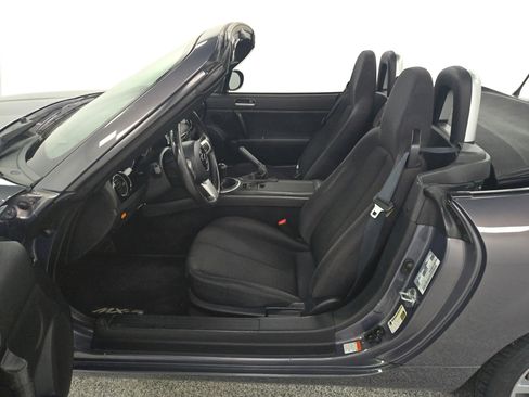 Used 2006 MAZDA MX-5 Miata Sport w/ Suspension Pkg image 9