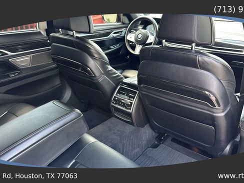 Used 2020 BMW 750i xDrive w/ Executive Package image 32
