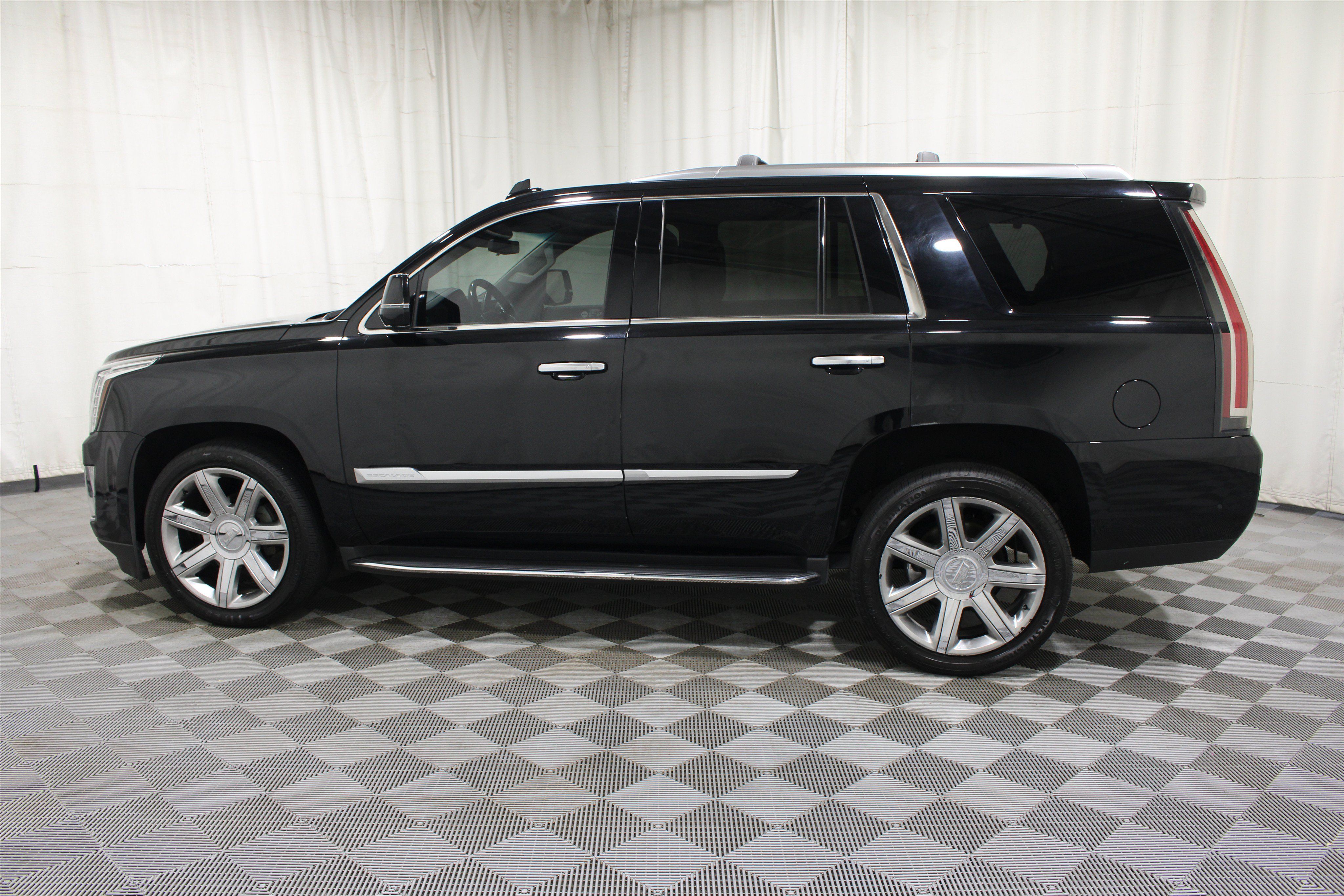 Used 2018 Cadillac Escalade Luxury AWD/4WD image 34