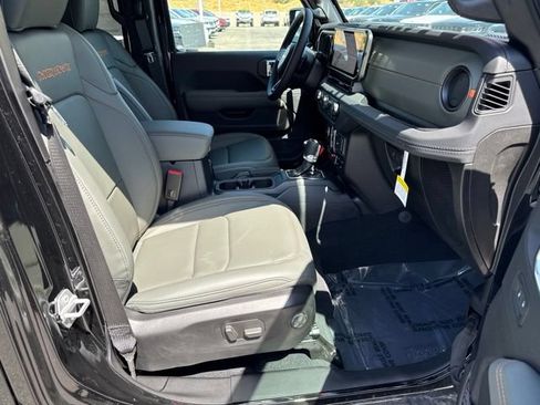 New 2026 Jeep Gladiator Mojave w/ Safety Group AWD/4WD image 24