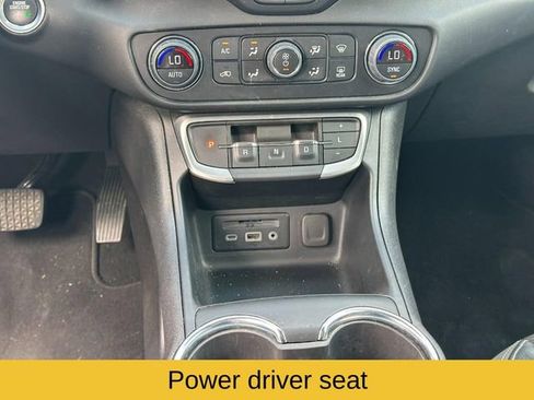 Used 2023 GMC Terrain SLT image 17