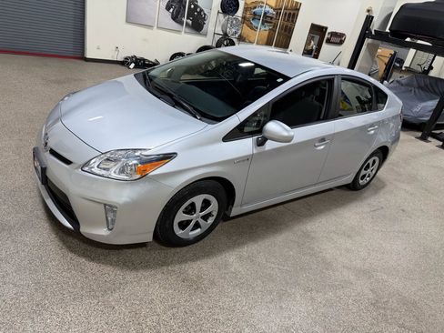 Used 2014 Toyota Prius Two image 9
