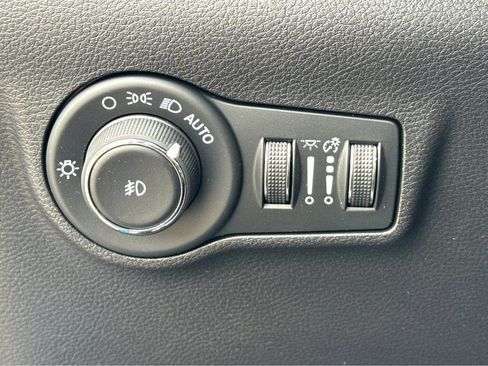 Used 2024 Jeep Compass Limited image 15