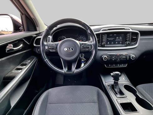 Used 2018 Kia Sorento FWD image 5
