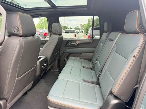 Used 2025 GMC Yukon XL AT4 AWD/4WD image 17