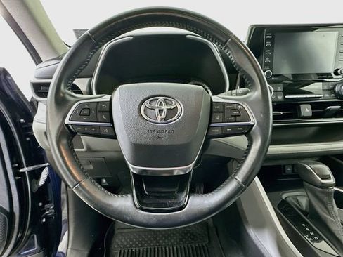 Used 2021 Toyota Highlander XLE AWD/4WD image 13
