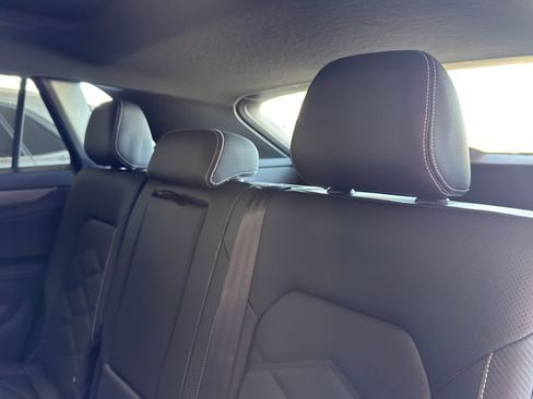 New 2026 Volkswagen Atlas Cross Sport SE FWD image 28