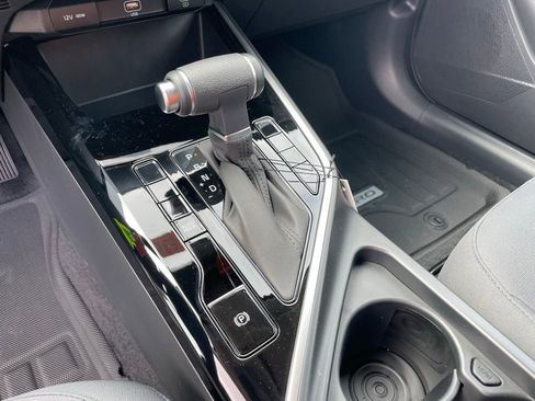 New 2026 Kia Niro LX image 18