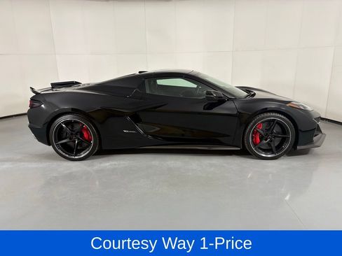 Used 2025 Chevrolet Corvette E-Ray w/ Stealth Interior Trim Package AWD/4WD image 11