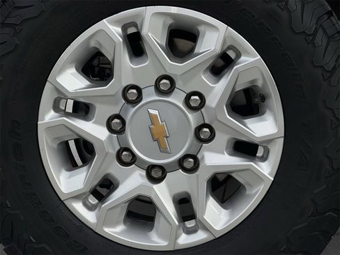 Used 2023 Chevrolet Silverado 2500 LT w/ Convenience Package image 9