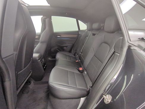 New 2026 Porsche Macan 4 Electric AWD/4WD image 16