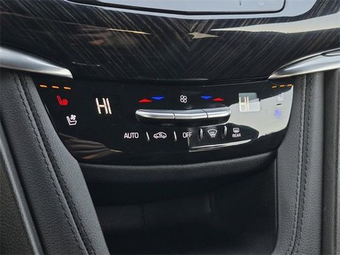 Used 2025 Cadillac XT6 Premium Luxury image 44