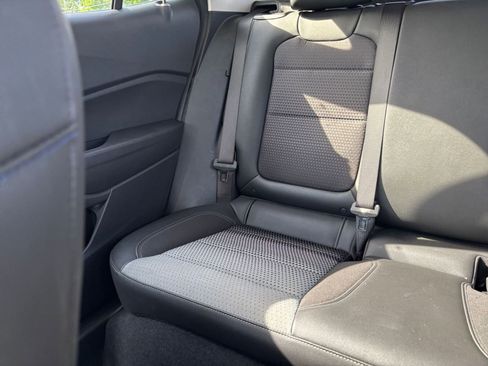 Used 2025 Chevrolet Trax LT FWD image 37