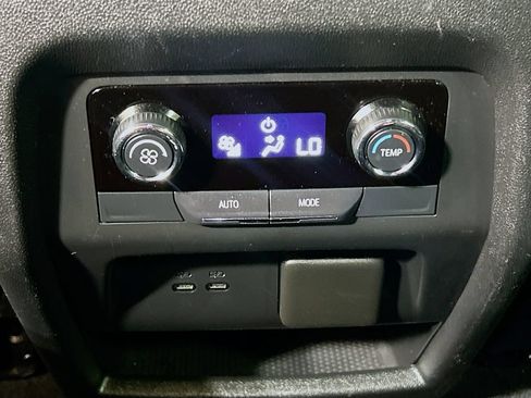 Used 2024 Chevrolet Traverse LT w/ LPO, Floor Liner Package FWD image 22