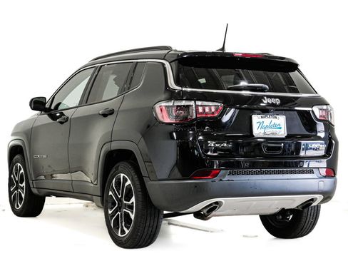 Used 2023 Jeep Compass Limited w/ Sun and Sound Group AWD/4WD image 9