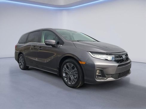 New 2026 Honda Odyssey Touring image 8