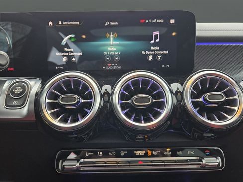 Used 2022 Mercedes-Benz GLB 35 AMG 4MATIC image 22