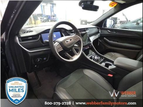 New 2025 Jeep Grand Cherokee Altitude image 10