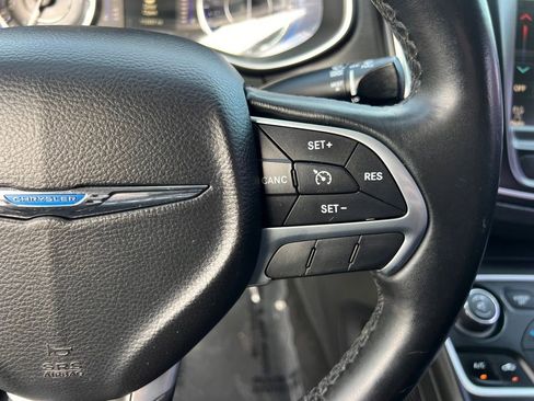 Used 2017 Chrysler 200 Limited Platinum FWD image 38